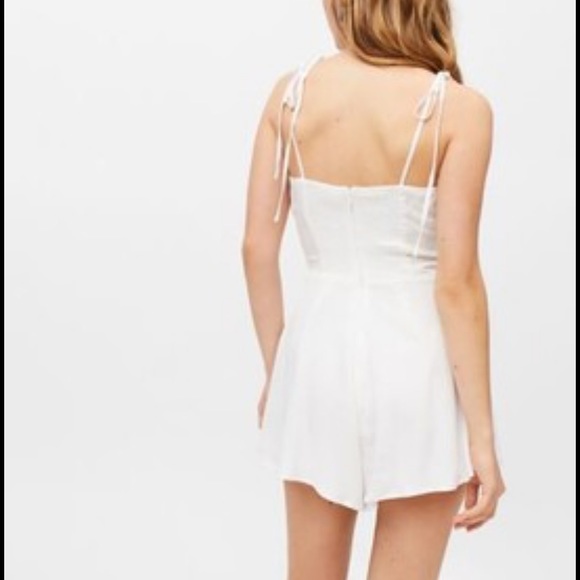 Urban Outfitters Cassidy Ruched tie-shoulder romper in white size XS - Picture 2 of 6